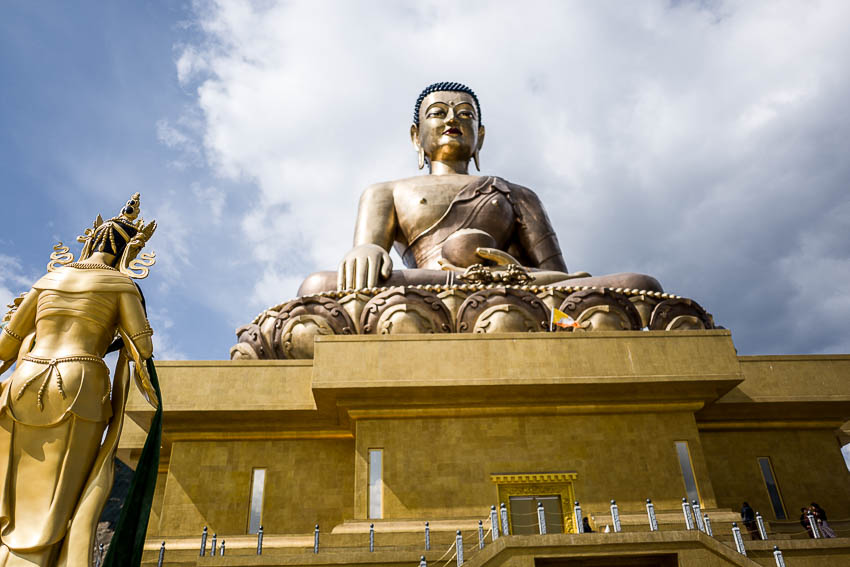 Buddha Dordenma, le bouddha sur le trône de Vajra. Statue offerte au Bhoutan en 2006 par Hong Kong et Singapour, afin d'assurer la paix dans le monde